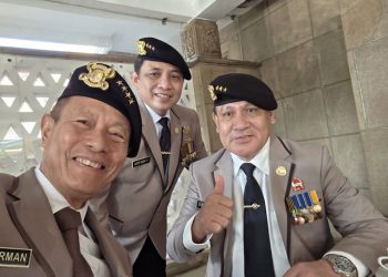 Sejumlah Jenderal Purnawirawan Polri kumpul di TMP Kalibata, Firli Bahuri: Boleh Kau Robek Ragaku, Tapi Jiwa Semangatku Tak Bisa Kau Binasakan!