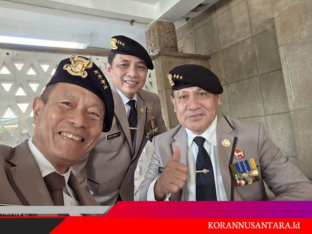 Sejumlah Jenderal Purnawirawan Polri kumpul di TMP Kalibata, Firli Bahuri: Boleh Kau Robek Ragaku, Tapi Jiwa Semangatku Tak Bisa Kau Binasakan!