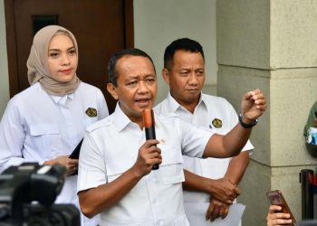 Tuai Kritikan, Menteri ESDM Bahlil Hentikan Sementara Tambang Nikel di Raja Ampat