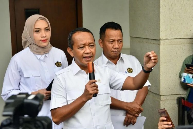 Tuai Kritikan, Menteri ESDM Bahlil Hentikan Sementara Tambang Nikel di Raja Ampat