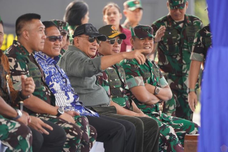 Panglima TNI dan Menhan RI Tinjau Pasukan Defile untuk Hari Nasional Prancis