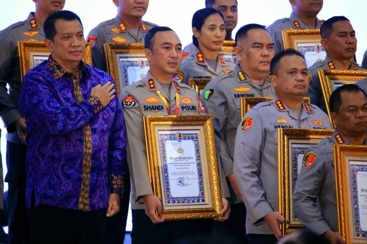 Jelang HUT Bhayangkara, Aktivis Pemuda Nasional Puji Kinerja Kadiv Humas Irjen Sandi: Polri Berhasil Implementasikan sebagai Pelayan Masyarakat