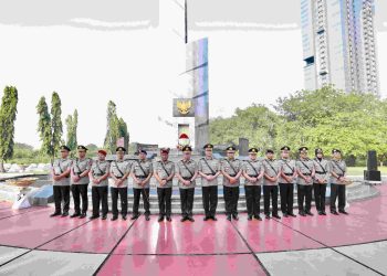 Polda Jatim Ziarah dan Tabur Bunga di TMP, Hut Bhayangkara 79