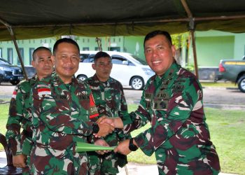 Dirsen Pussenarmed Kunjungi Satgas Pamtas Yonarmed 11 Kostrad