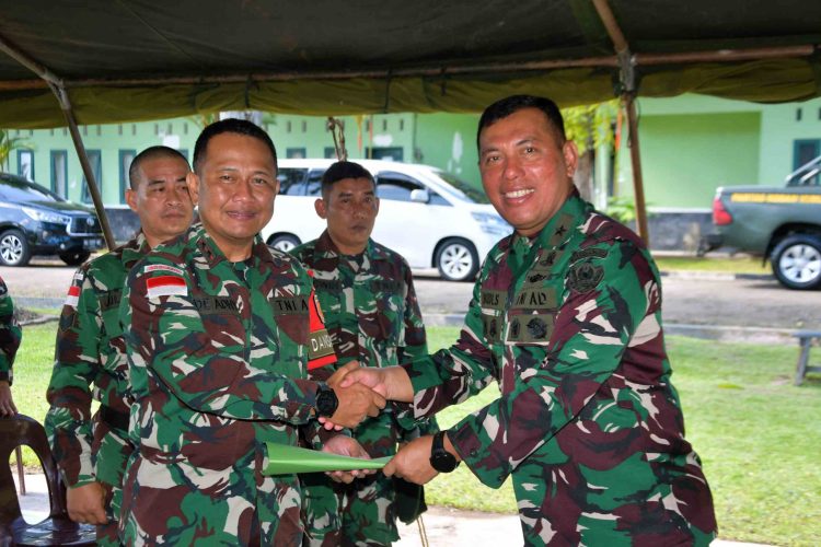 Dirsen Pussenarmed Kunjungi Satgas Pamtas Yonarmed 11 Kostrad