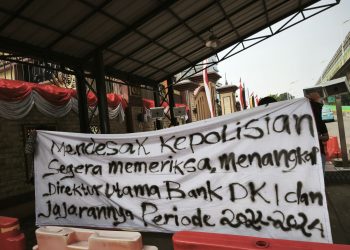 Puluhan Massa Geruduk Bank DKI dan Mabes Polri, Desak Usut Dugaan Korupsi 295 Miliar