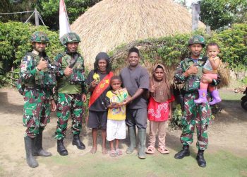 Komsos Rutin Satgas Yonif 521 Bersama Masyarakat Distrik Walesi