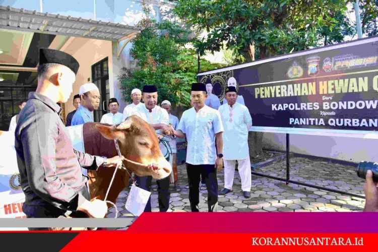 Kapolres Bondowoso Serahkan Hewan Qurban dalam Rangka Idul Adha 2025