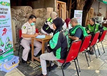 Biddokkes Polda Jatim Gelar Bakti Kesehatan Berkah Bagi Ribuan Ojol di Hari Bhayangkara ke 79