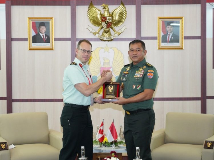 Perkuat Diplomasi Pertahanan, Kasad Gelar Pertemuan Strategis dengan Delegasi Negara Sahabat di Indo Defence 2025