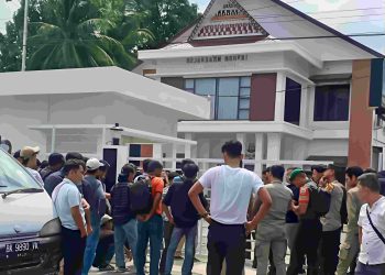 Kasus Korupsi Pemotongan ADD Kota Padangsidimpuan Terstruktur, Sistematis, Dan Masif,Kejari Sidimpuan di Geruduk Unjukrasa