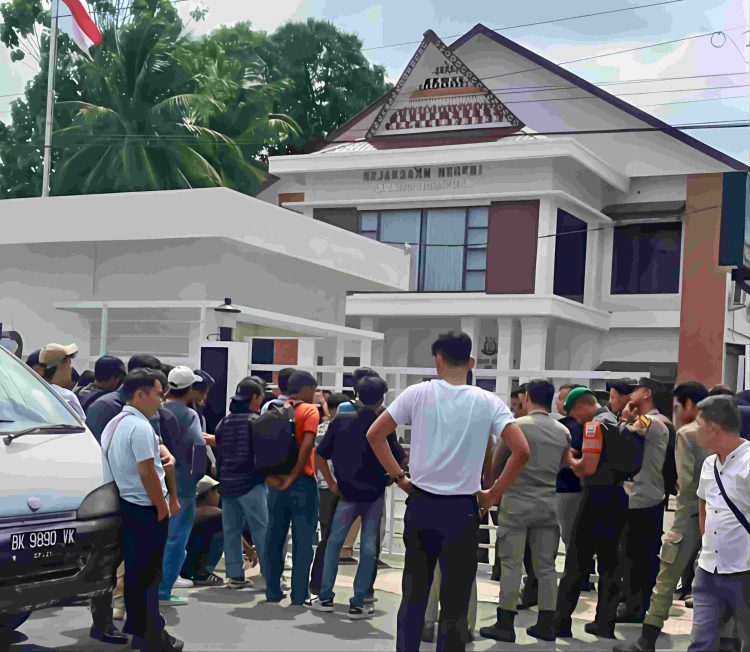 Kasus Korupsi Pemotongan ADD Kota Padangsidimpuan Terstruktur, Sistematis, Dan Masif,Kejari Sidimpuan di Geruduk Unjukrasa