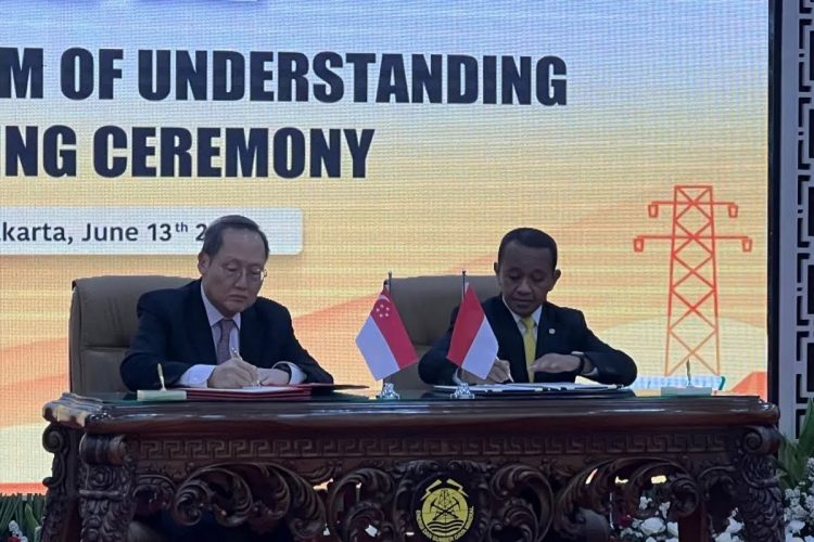 Menteri ESDM Bahlil Teken MoU dengan Singapura: Perdagangan Listrik hingga Carbon Capture Storage