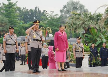 Jelang HUT Bhayangkara ke-79, Kapolri Ziarah ke Makam Hoegeng hingga Habibie