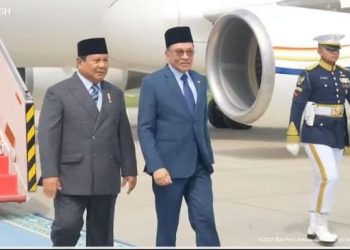 PM Malaysia Anwar Ibrahim Disambut Langsung Prabowo di Halim