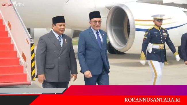 PM Malaysia Anwar Ibrahim Disambut Langsung Prabowo di Halim