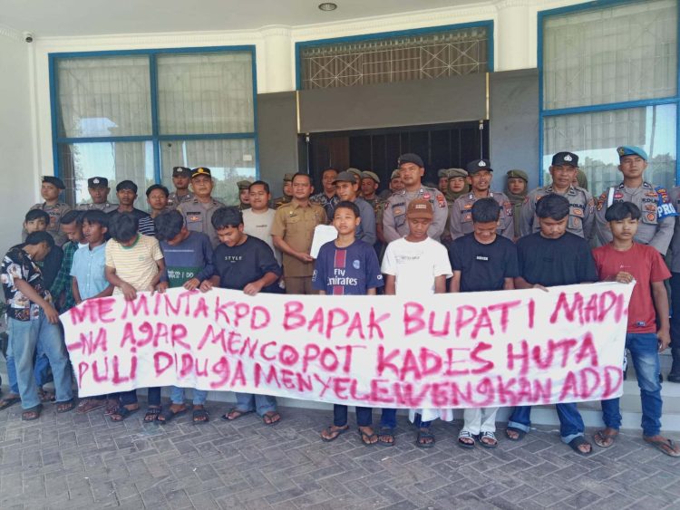 Dugaan Korupsi Dana Desa Hutapuli, Kejari Madina Digeruduk Gabungan Mahasiswa Masyarakat Peduli Hukum