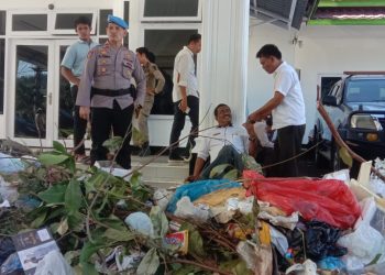 Aksi Unjukrasa Buang Sampah Di Kantor Walikota Dan Kantor DPRD Kota Padangsidimpuan Jilid II Akan Digelar Dalam Bulan Ini