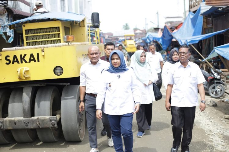 Kontrol Terhadap Pelaksanaan Proyek Fisik, Wabup Madina Tinjau Pengerjaan Jalan Lingkar Pasar Lama