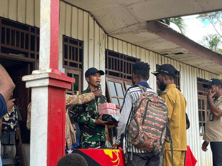 Iwur Bergerak Maju! Dana Desa Disalurkan, TNI Siap Mendampingi