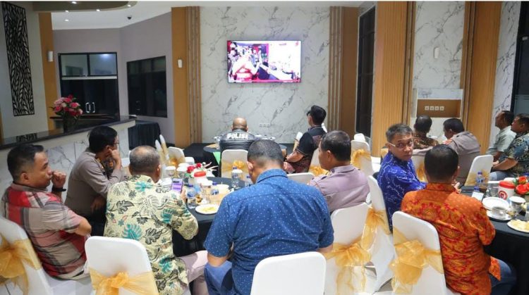 Polres Metro Bekasi Nobar Wayang Kulit di HUT Bhayangkara ke-79, Gaungkan Semangat Budaya dan Kebersamaan