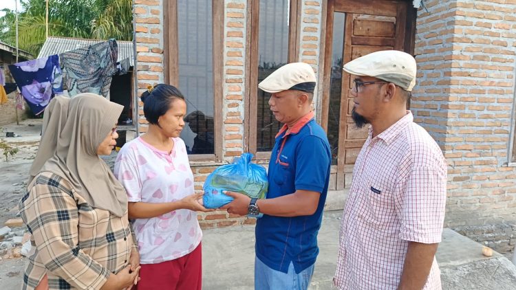 Ringankan Beban Korban Bencana, Ketua SMSI Sergai Berbagi Rezeki pada Warga