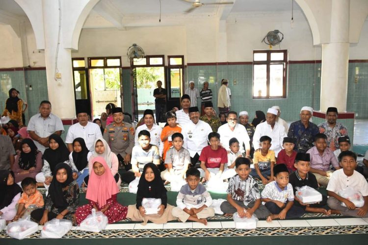 Santuni 1000 Anak Yatim, Bupati Madina Lanjutkan Nazar Di Kecamatan Siabu