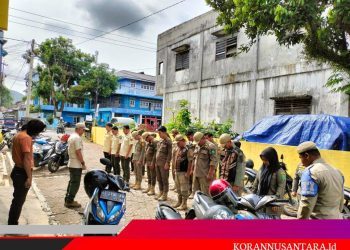 Tegakkan Perda, Satpol PP Padangsidimpuan Tertibkan Bangunan Tak Berizin dan Material di Jalan Umum