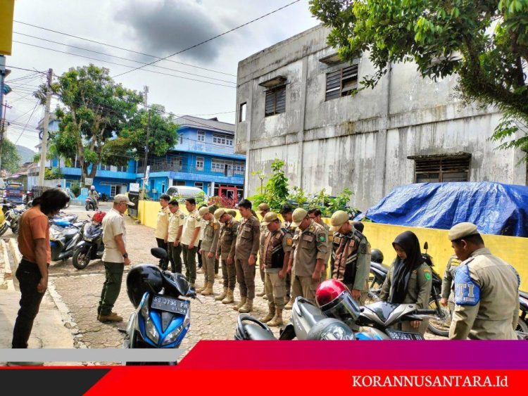 Tegakkan Perda, Satpol PP Padangsidimpuan Tertibkan Bangunan Tak Berizin dan Material di Jalan Umum