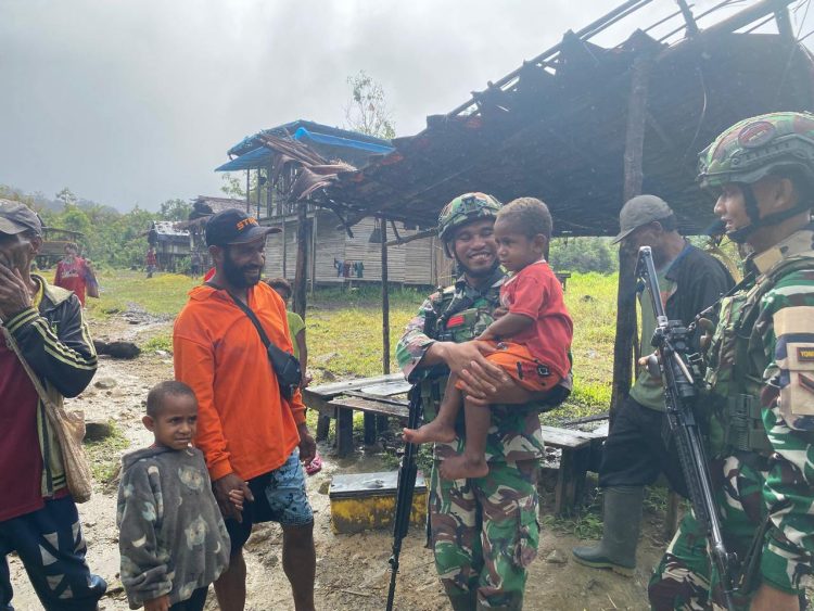 Menembus Hutan, Mendekap Rakyat: Pos Tarup Bangun Kedekatan di Kampung Omor