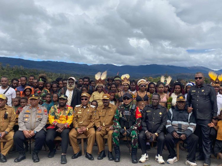 TNI Amankan Kunker Bupati Puncak di Agandugume, Wujud Sinergi untuk Pelayanan Masyarakat