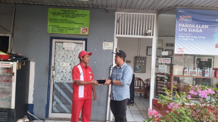 Konsumen Apresiasi Karyawan SPBU 34.171.20 Kota Bekasi yang Kembalikan HP Tertinggal