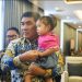 Gubernur Sulut YSK Peluk Adik Liora, Puji Abdul Rahman Agu: “Saya Sangat Menghargai”