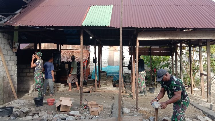Satgas TMMD Kodim 1506/Namlea Bangun Rumah Layak Huni di Desa Leku