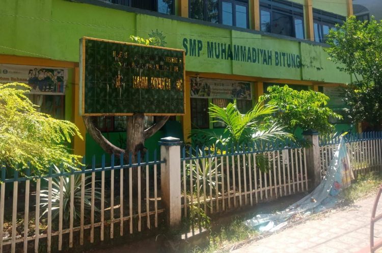 Dinas Kebersihan Kota Bitung Diminta Perhatikan Lingkungan Hidup, Potongan Pohon Mengganggu Akses SMP Muhammadiyah