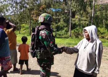 TNI Semakin Dekat di Hati Rakyat: Pos Bulangkop Gelar Anjangsana Penuh Kehangatan di Kampung Bulangkop