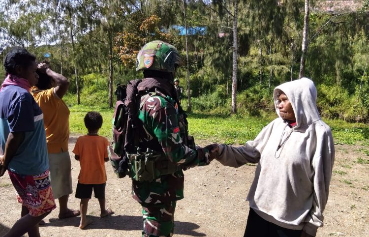 TNI Semakin Dekat di Hati Rakyat: Pos Bulangkop Gelar Anjangsana Penuh Kehangatan di Kampung Bulangkop