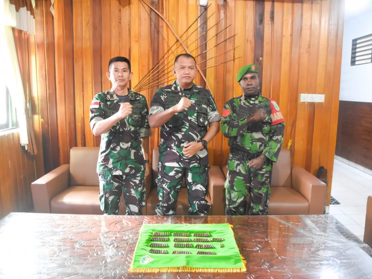 Kodim 1710/Mimika Terima Penyerahan 129 Amunisi dari Warga