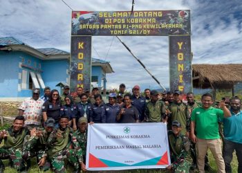 Satgas Yonif 521/DY Dukung Deteksi Dini Malaria Lewat Pemeriksaan Darah Massal oleh Puskesmas Kobakma