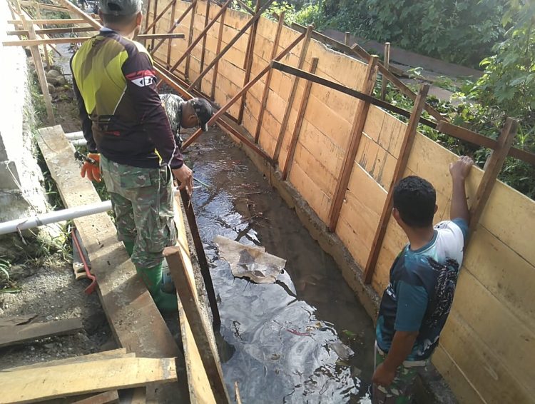Satgas TMMD 125 Bangun Drainase Raksasa 300 Meter di Desa Waenono untuk Atasi Banjir