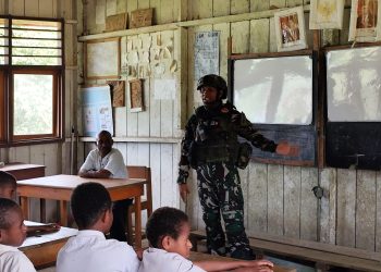 Personel Pos Tarup Hadirkan Semangat Belajar di SD Inpres Tarup