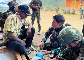 Satgas Yonif 751/VJS Pos Bulangkop Dekat dengan Rakyat, Bantu Kesehatan dan Bangun Kepercayaan di Distrik Ok Aom