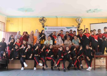 Dosen UNILAK Beri Pelatihan Bisnis Digital ke Siswa SMA PGRI Pekanbaru: Dorong Generasi Z Jadi Pelaku Ekonomi Digital