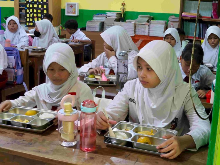 Dandim Jakarta Timur Kunjungi SDN 05 Cipinang Dalam Program Makan Bergizi Gratis
