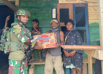 Hangatkan Hati Warga, TNI Sambangi Tokoh Adat Esipding dalam Anjangsana Penuh Makna