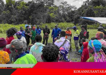 Anggota DPRD Pegunungan Bintang Kunjungi Kampung Denom, Apresiasi TNI dan Rencana Perbaikan Infrastruktur