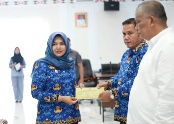 Dr. Ahmad Duroni Dilantik Sebagai Plt. Kadis Sosial Madina, Wabup Atika Tekankan Pembenahan DTKS