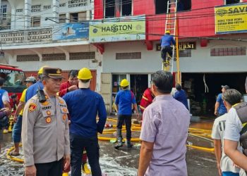 Polsek Wenang Amankan Lokasi Kebakaran Toko Bangunan , Api Hanguskan Lantai Dua