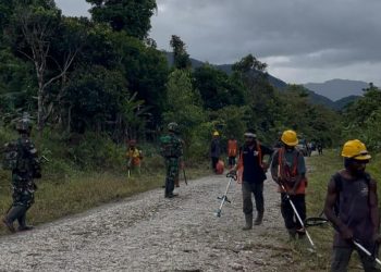Belasungkawa Satgas Yonif 521/DY Kunjungi ke Rumah Duka di Distrik Apalapsili
