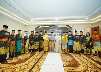 Kapolri Terima Pinangan Anugerah Adat Ingatan Budi dari LAMR
